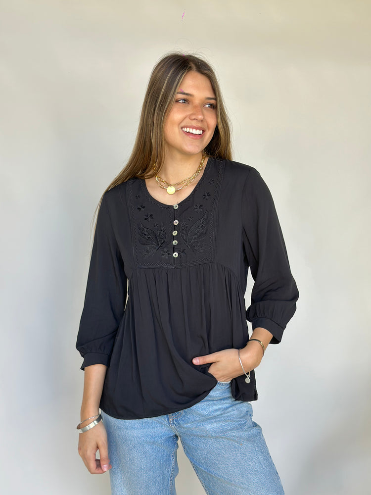 
                  
                    J327 Blusa
                  
                