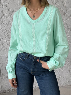 
                  
                    Blusa A529
                  
                