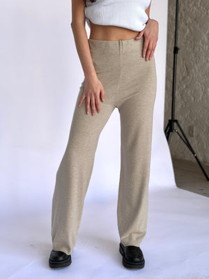 
                  
                    Pantalon A561
                  
                