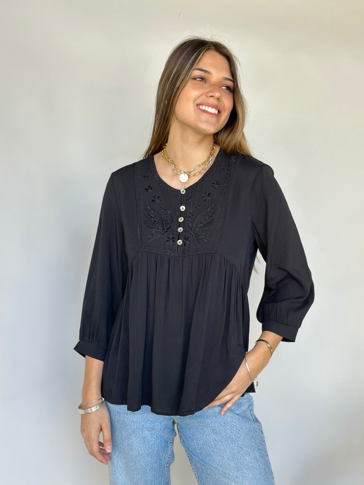 
                  
                    J327 Blusa
                  
                