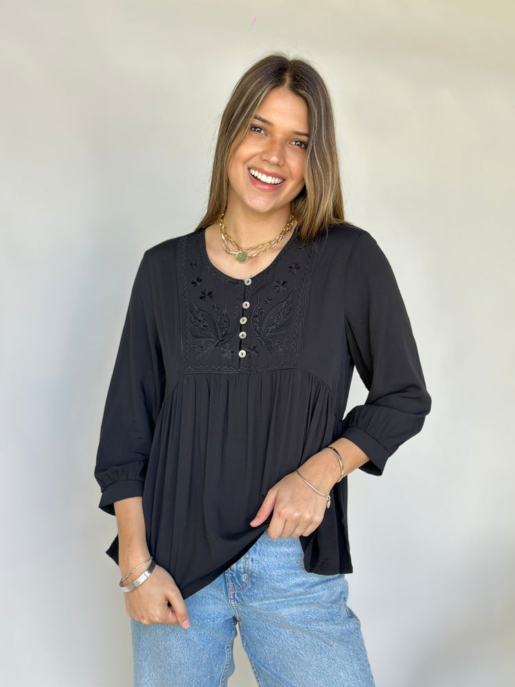 
                  
                    J327 Blusa
                  
                