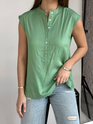 
                  
                    Blusa de Lino A415
                  
                