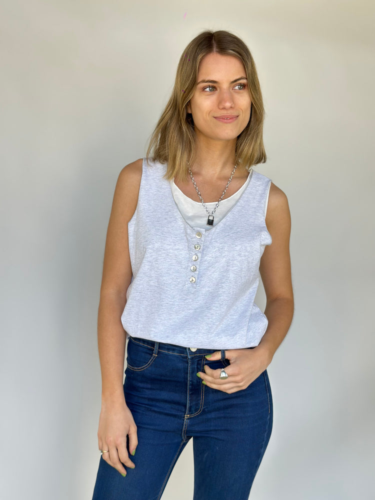 
                  
                    Musculosa de Algodón C269
                  
                