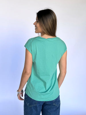 
                  
                    Blusa A467
                  
                