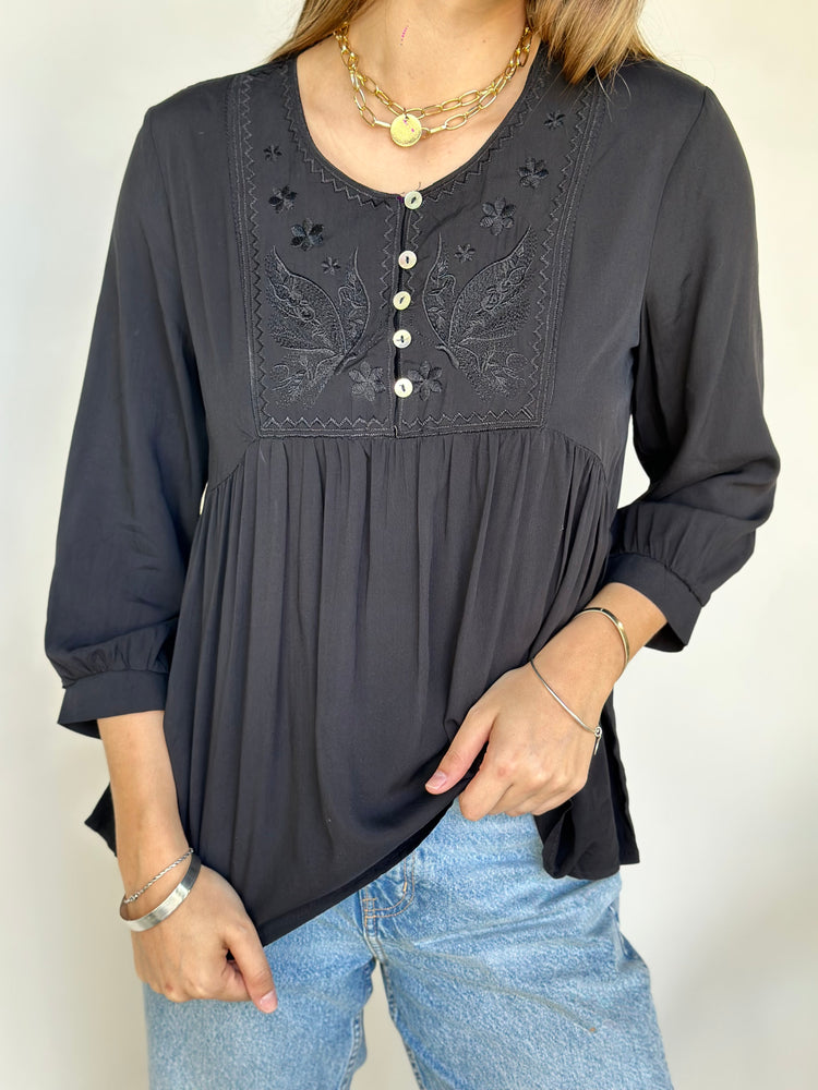 
                  
                    J327 Blusa
                  
                