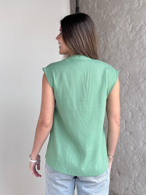 
                  
                    Blusa de Lino A415
                  
                