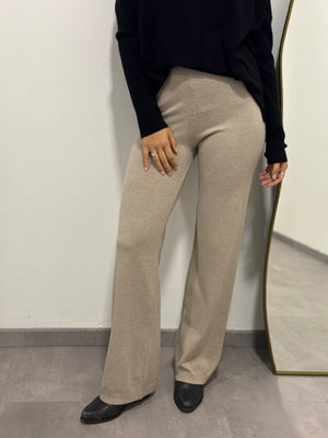 
                  
                    Pantalon A561
                  
                