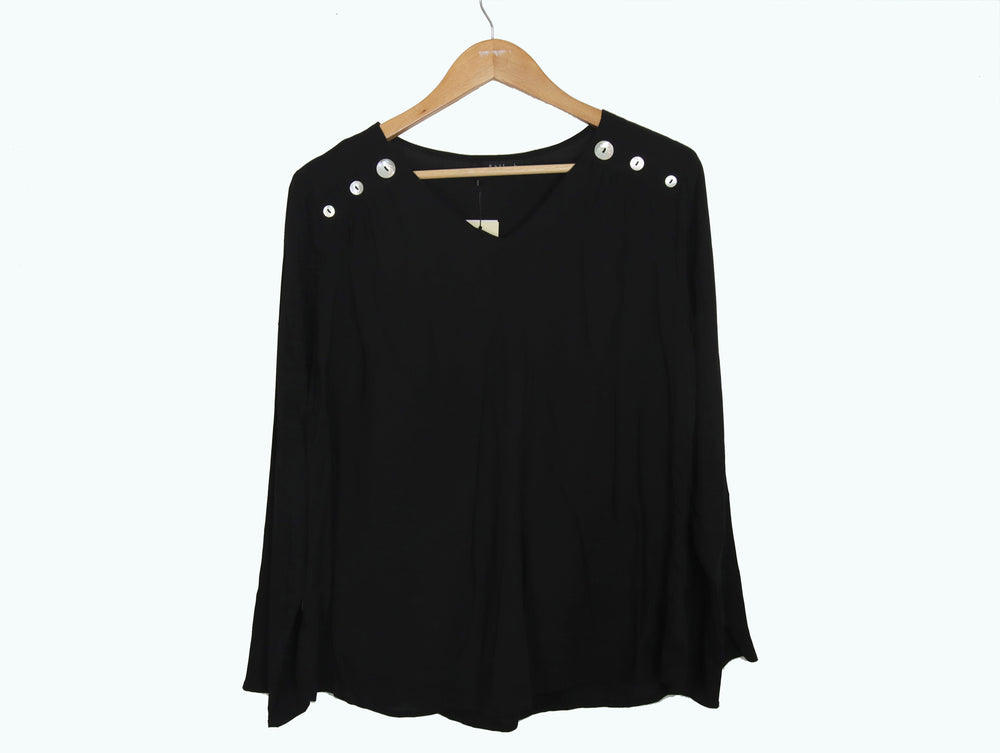 
                  
                    0003. 95 s687 Blusa manga larga con botones en los hombros
                  
                