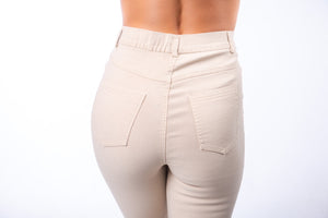 
                  
                    C145 Pantalon abotonado de gabardina con mucha licra
                  
                