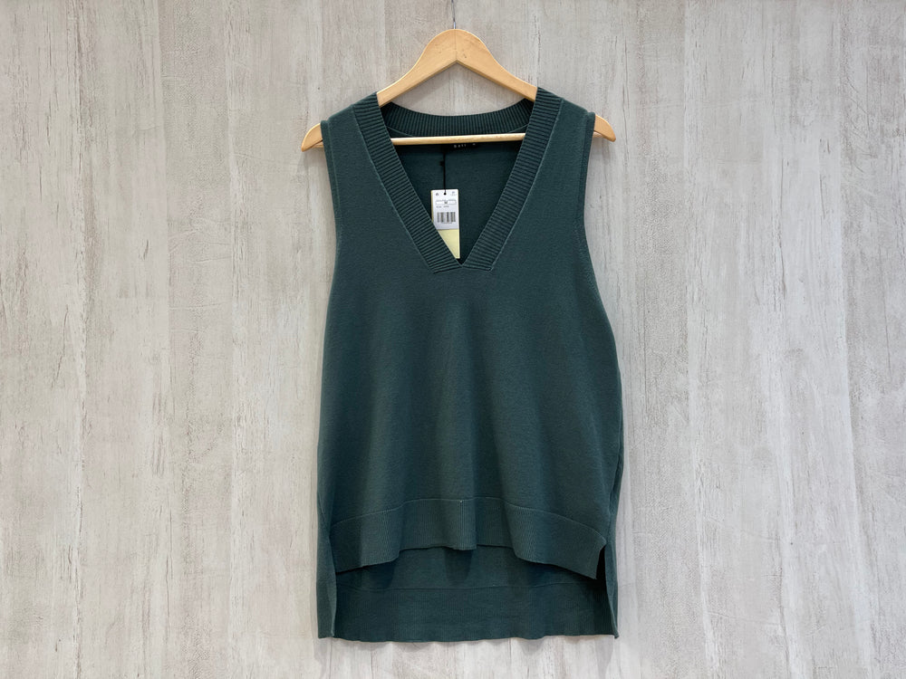 
                  
                    Buzo A062
                  
                