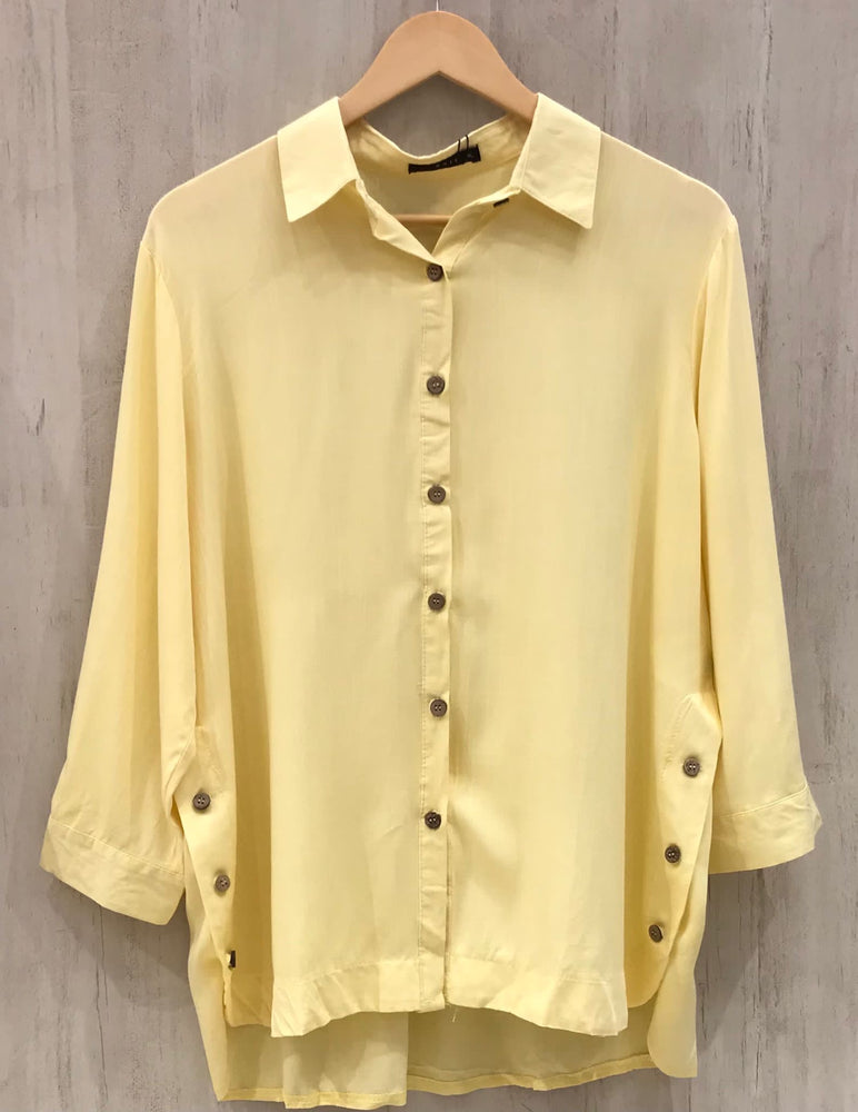 
                  
                    Camisa C246
                  
                
