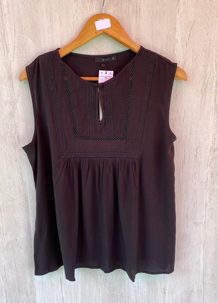 
                  
                    0001. a C012 Musculosa Bordada
                  
                
