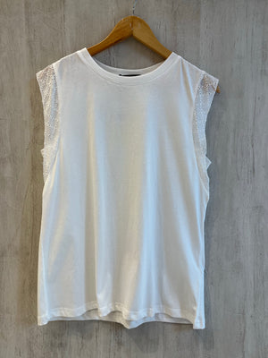 
                  
                    Blusa A236
                  
                