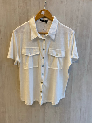 
                  
                    0001. a C022 Camisa de Algodon (SOLO verde XL y blanco L disponibles)
                  
                